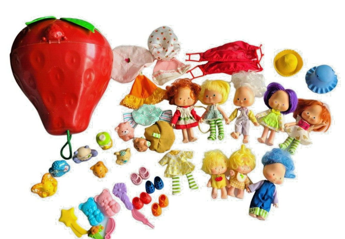 Strawberry Shortcake and Friends Dolls and Accessories with Carrying Case