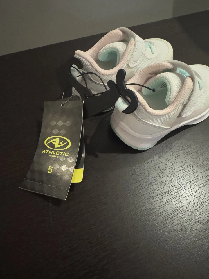 Обувь для девочек ясельного возраста Athletic Works. Размер 5 розовый и белый и бирюзовый шнурки новый с Ярлыками - Изображение 2 из 4