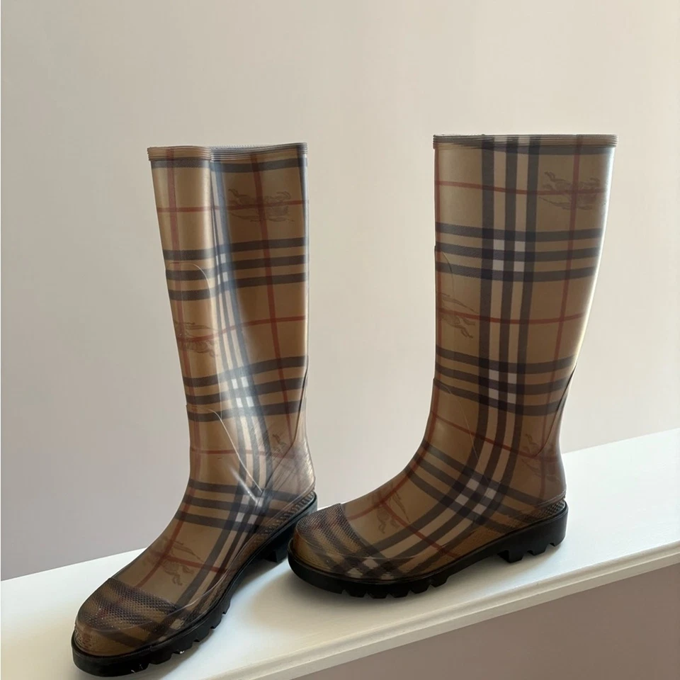 Botas de lluvia Burberry marrón y dorado a cuadros talla 5 Foto 3 de 4