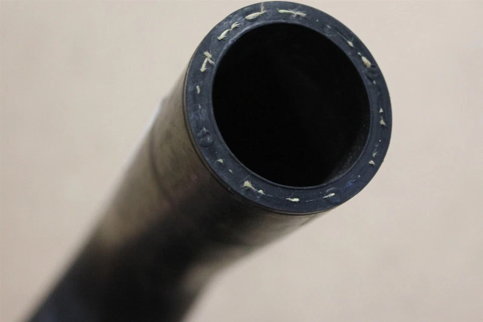 Manguera de radiador superior Jeep Wrangler TJ 52028144AC 90 grados manguera de refrigerante OEM Foto 3 de 4