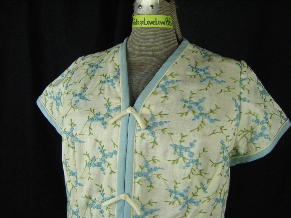 Vestido Vaina Bordado Floral Azul Lt Crema Años 60 De Colección - Busto 42/M Foto 2 de 4