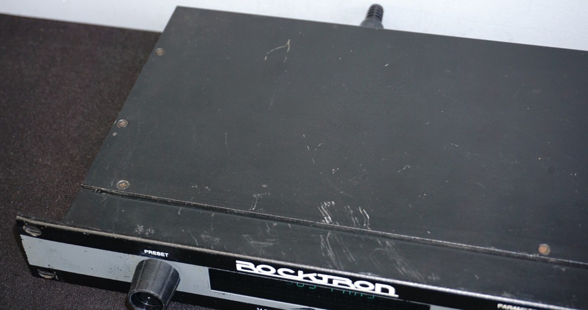 Rocktron Chameleon 2000 24-Bit Preamp W/ Effects & Dynamic Tube