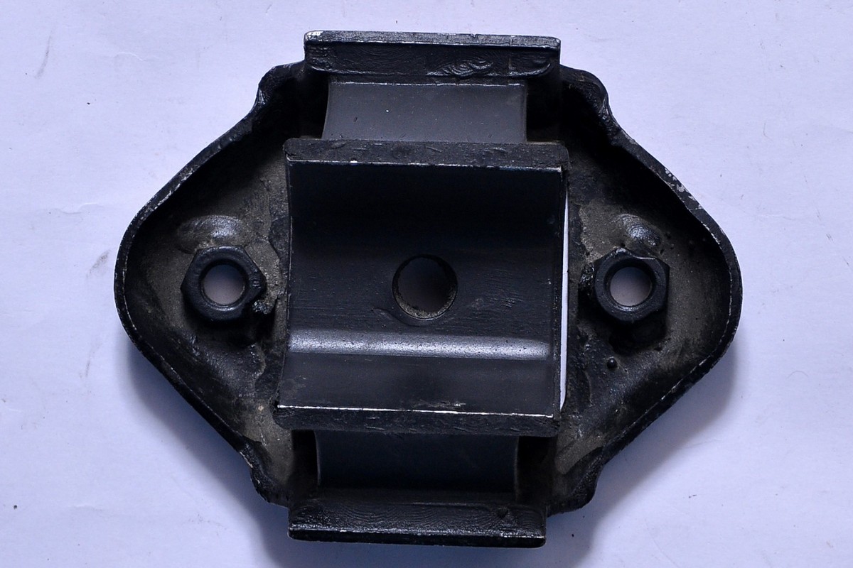 AEspares Rear Transmission Mount – Fits Suzuki SJ410 SJ413 Samurai Sierra Gypsy (Steel, 60-Day Warranty)
