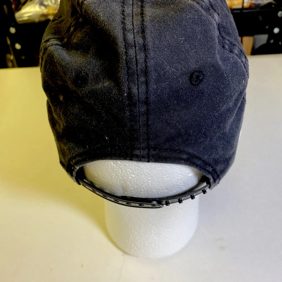 Gorra Under Armour para mujer negra con logotipo de camuflaje rosa, talla única gorra snapback usada Foto 3 de 4