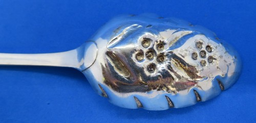 Silver plate electroplate vintage Victorian antique fruit berry serving spoon A - Picture 9 of 10
