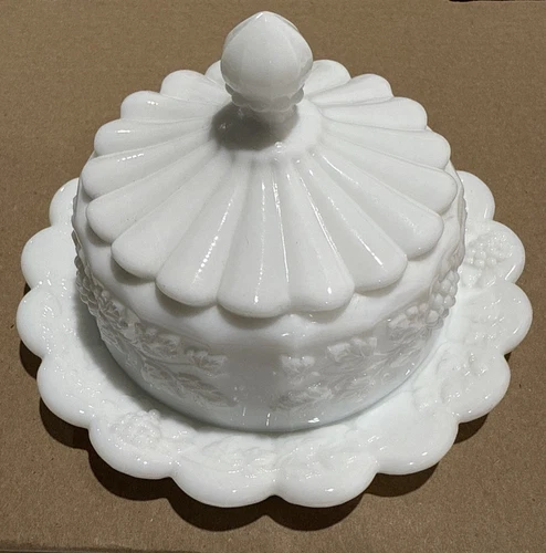 VTG WESTMORELAND Milk Glass PANELED GRAPE Round Butter Dish w/ Dome Lid