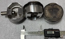 MINIMALY USED 3 72MM JE PISTONS WITH PISTON PINS AND USED PISTON RINGS