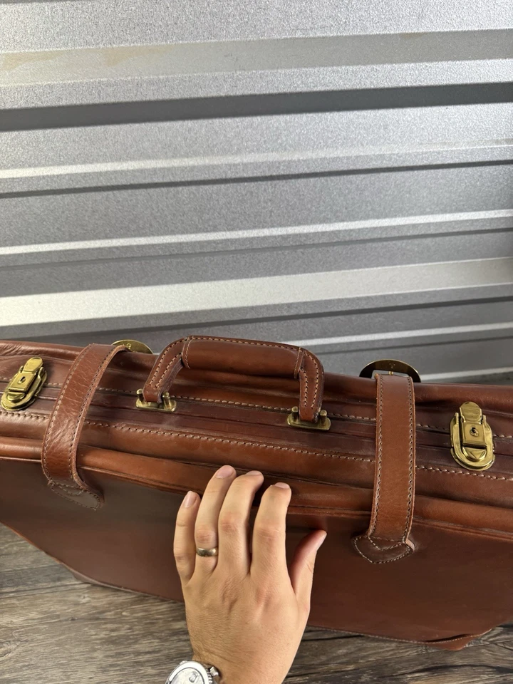 Hermosa bolsa de equipaje de cuero vintage - Bridlehide de Byron Foto 4 de 4