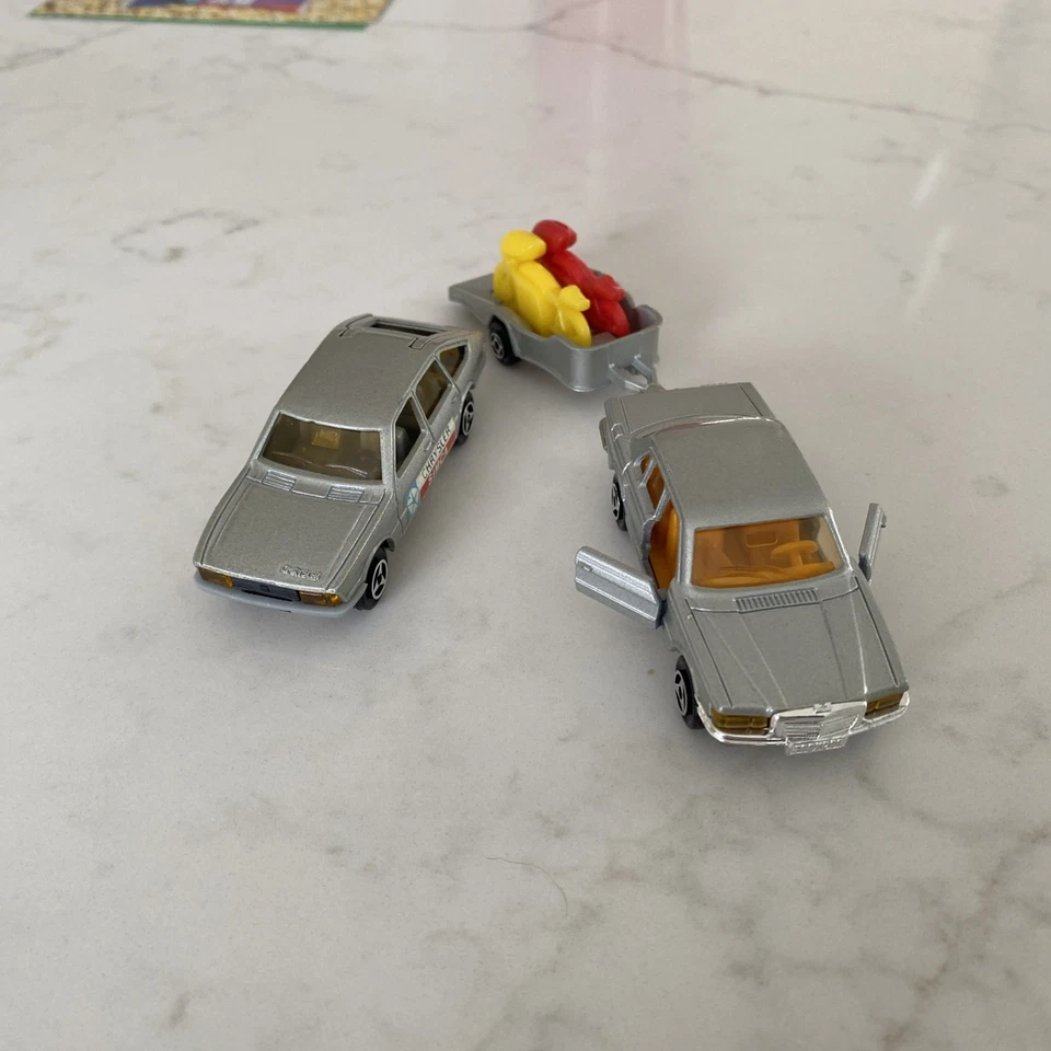 De colección Majorette Diecast 1/60 Mercedes 450 SE, Chrysler y motocicleta Francia Foto 2 de 4