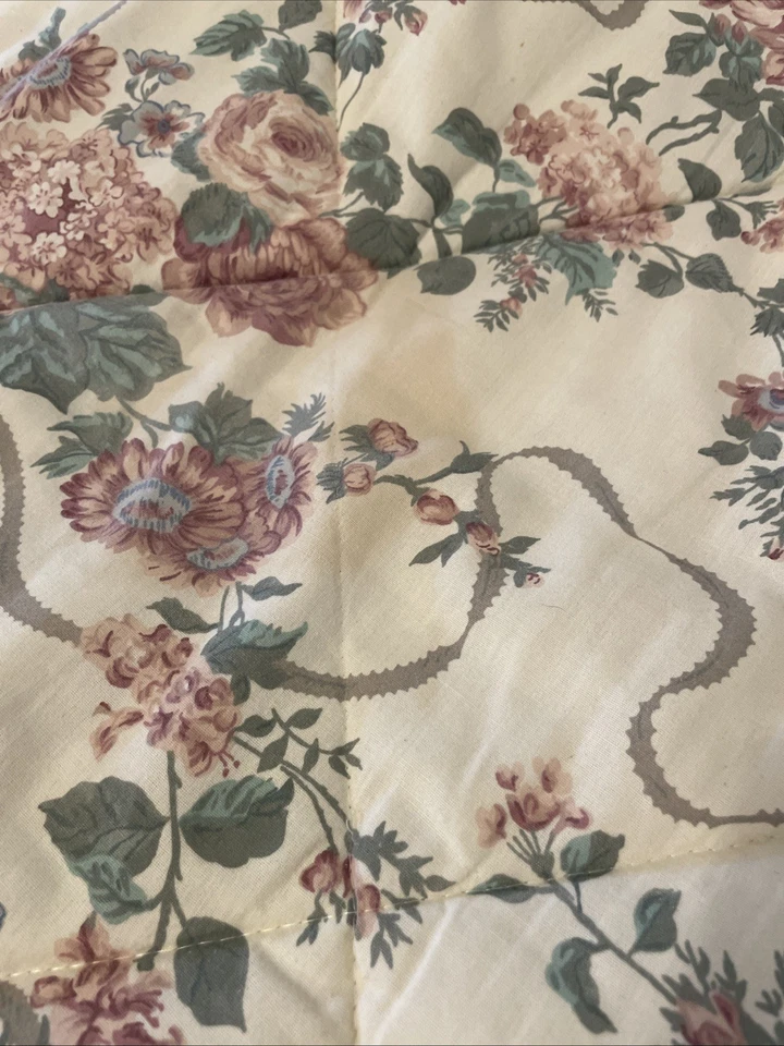 Croscill Elizabeth Gray Victoria Lace Comforter w/Skirt 2 Set Sheets Pillowcases - Image 4 of 4