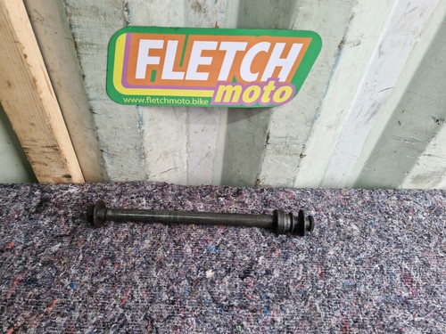 Hinterrad Spindelachse mit Distanzscheiben YAMAHA FZS600 FAZER 5DM BJ 2001