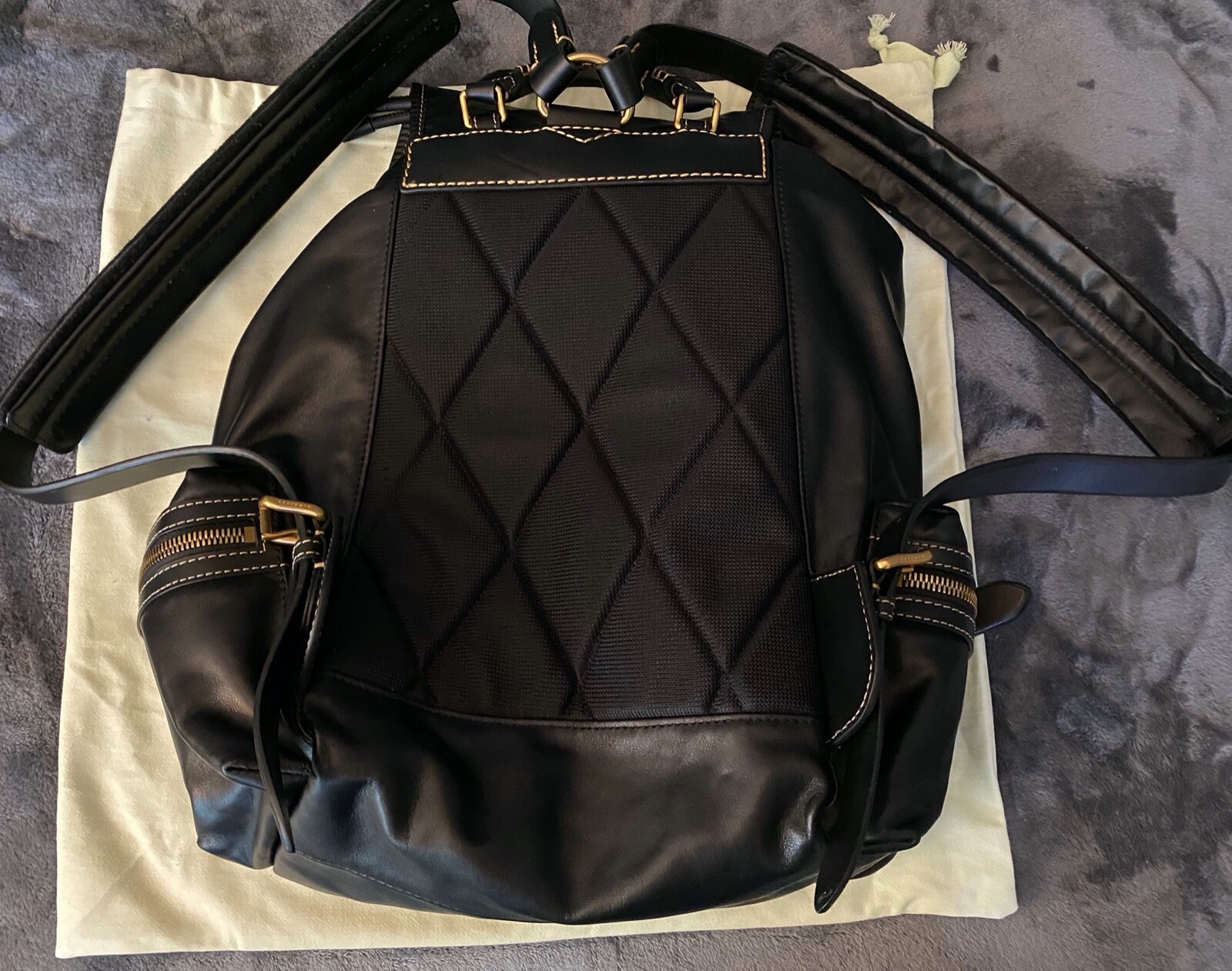 100percent  Authentic Black Leather Burberry Nap sac Unisex image 2