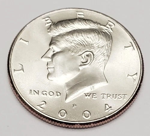 2004 P KENNEDY HALF DOLLAR  AVE CIRCULATED **FREE SHIPPING**