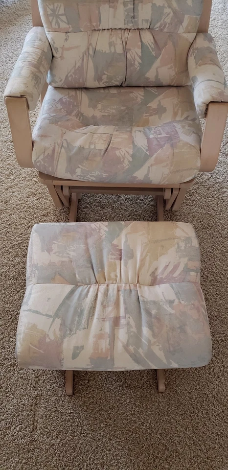 Dutailier Glider/Nursing w/ Gliding Chair w/ Ottoman - Image 2 of 4