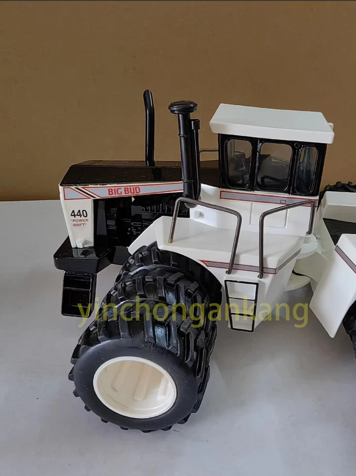 Big Bud 440 Triple Wheel Toy Farmer 1/32 Scale - Image 4 of 4