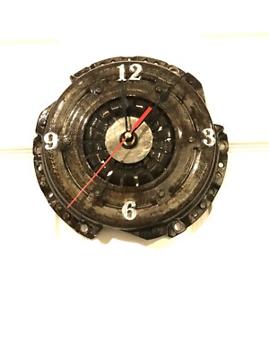 ROADRAGEART handgefertigte recycelte Wanduhr aus gebrauchten Autoteilen. Deko, Geschenk