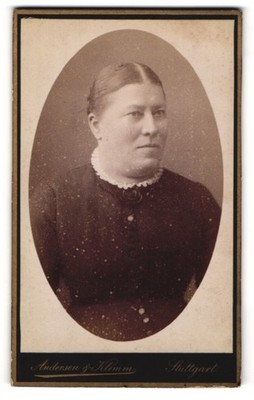 Fotografie Andersen & Klemm, Stuttgart, Charlotten-Str. 8, Beleibte Dame mit zu 