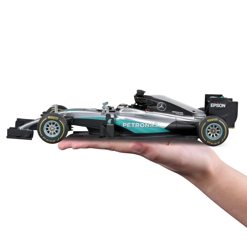Bburago 1:18 Formula 1 F1 Diecast Car Mercedes F1 W07 Hybrid 2016 Lewis Hamilton - Image 4 of 4