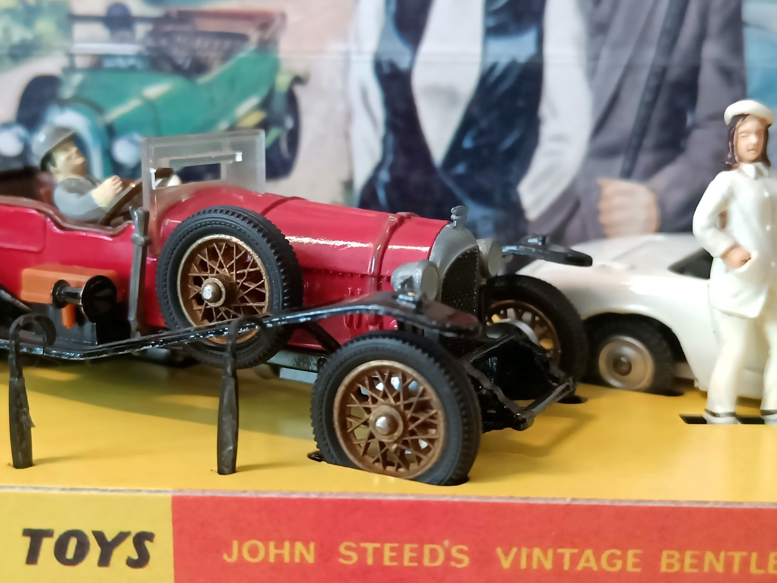 corgi 40, Avengers Set - Free Price Guide & Review