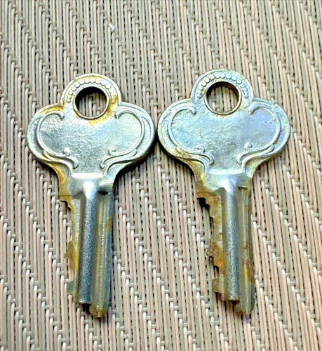 Lot of 20+ Antique Vintage Eagle Lock Co Terryville Keys - Picture 10 of 15