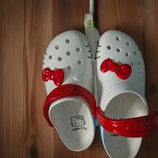 Limited Edition Crocs Hello Kitty Womans Comfort Lightweight Clog Sandals
