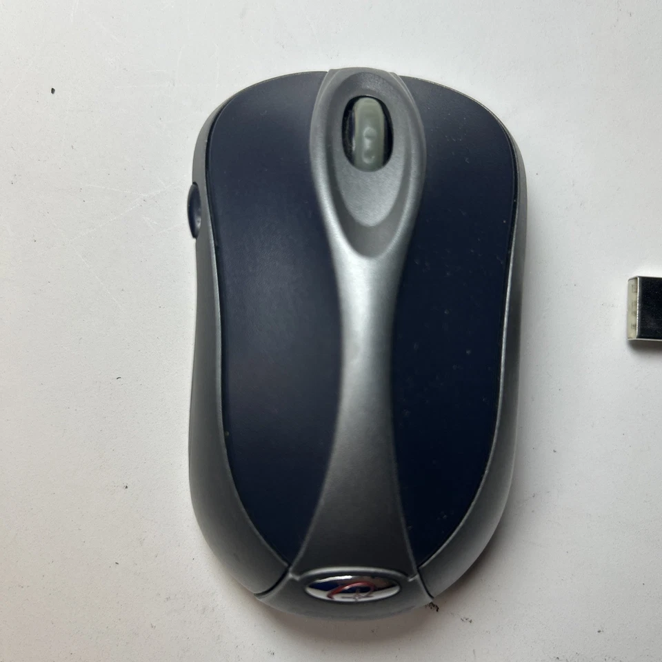 Microsoft Canada 210 Wireless Notebook Optical Mouse 4000 With USB Dongle - Image 3 of 4