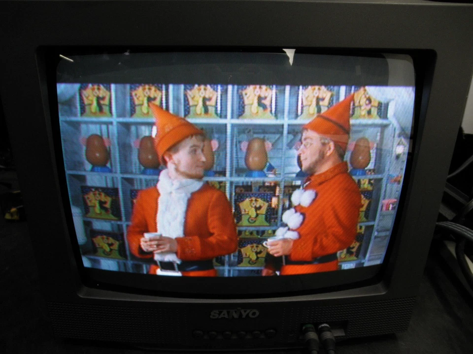 Sanyo 13" CRT Retro Gaming Color TV DS13310 A/V RCA Inputs No Remote Tested - Image 2 of 4