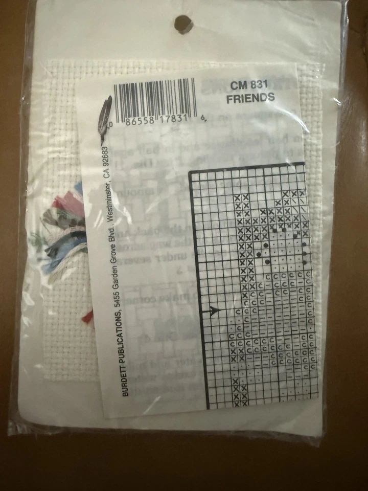 Ponto cruz Dale Burdett pronto para pendurar foto na embalagem original - Imagem 2 de 2