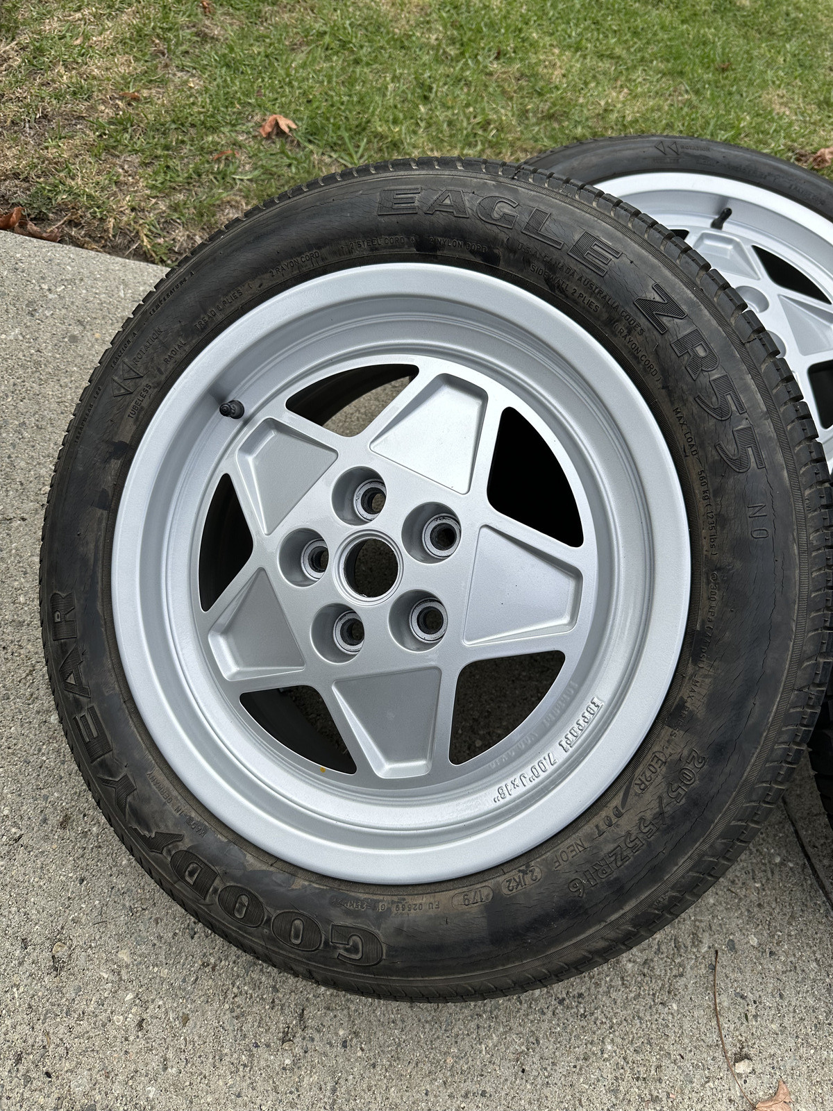 4 x Ferrari 328 GTB 1989 Original Wheels With Original Tires