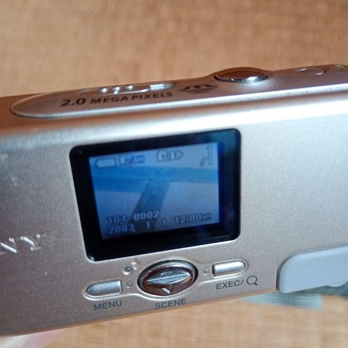SONY DSC-U30 Compact Digital Camera 2.0MP with Memory Stick and Strap Used - Picture 5 of 16