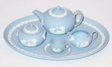 RARE WEDGWOOD MINI / MINIATURE BLUE JASPERWARE 8 PIECE TEA SET WITH TRAY NEW