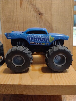 Hot Wheels MONSTER JAM Rev N Go: AVENGER BLUE CAR . HWL5 | eBay