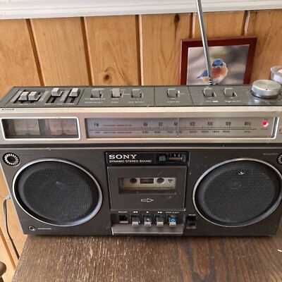 Sony CF-530 JUMANJI BOOMBOX JAPAN Record knob missing. Works Sony CF-530 JUMANJI BOOMBOX JAPAN Record knob missing. Works