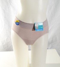 Vanity Fair Women's No Pinch-No Show Seamless Hip Brief Panty 18170 Violet Ice