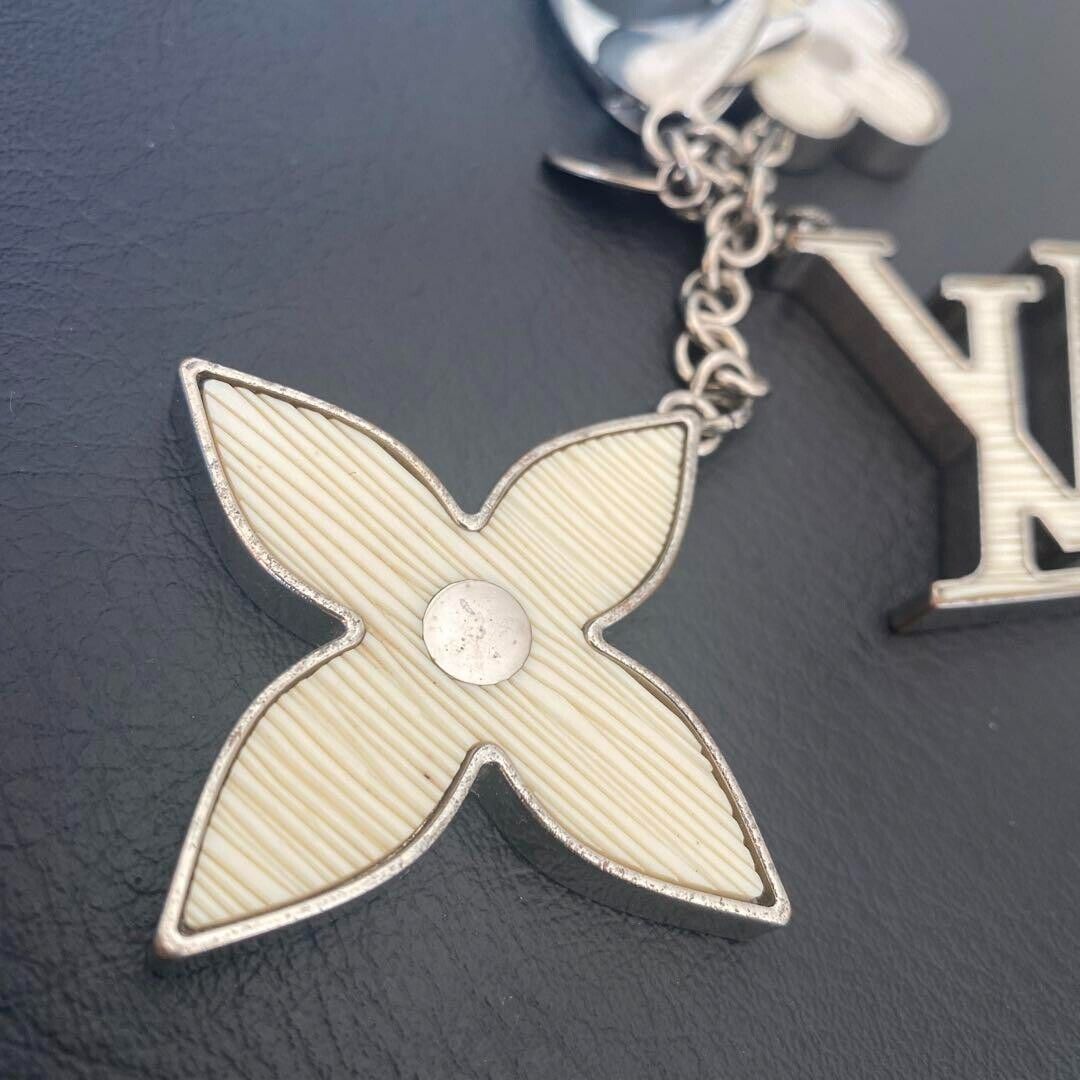 Louis Vuitton M65085 Key Chain holder Bag Charm White Silver Louis Vuitton M65085 Key Chain holder Bag Charm White Silver