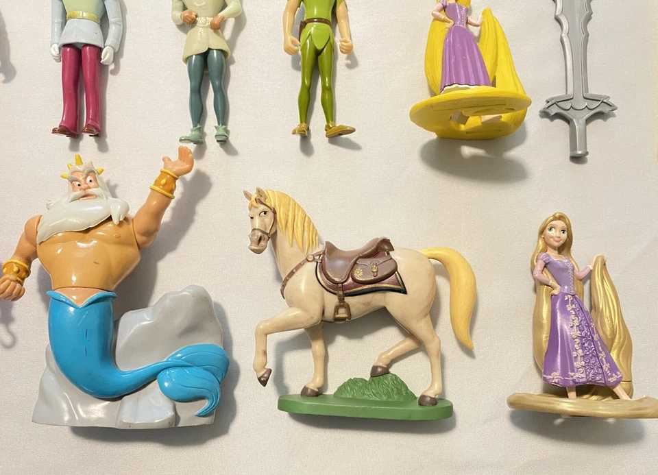 Disney And Other 18 Mini Toys Figure Figurine And Acessories - Image 4 of 4