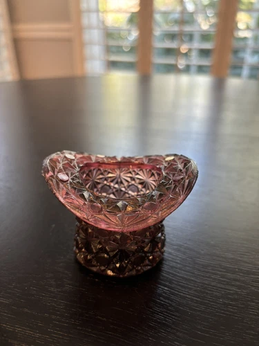 Vintage Fenton Button and Daisy Purple Amethyst Glass Top Hat 3.25" Tall