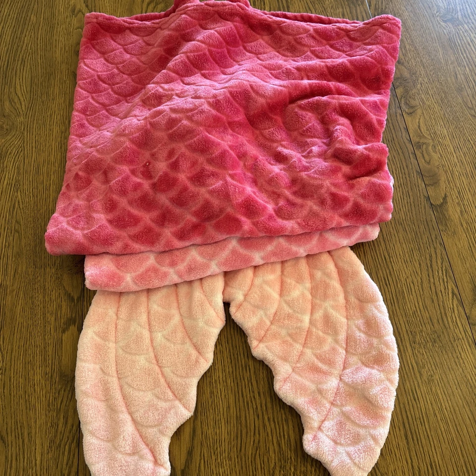 PILLOWFORT - Pink Ombre Mermaid Tail Blanket,Clean and Soft, Excellent Condition - Image 3 of 3