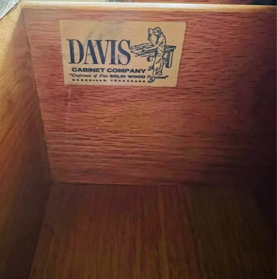 Mesita de noche/mesa auxiliar vintage de roble de Davis Furniture Co. - Restaurada Foto 4 de 4