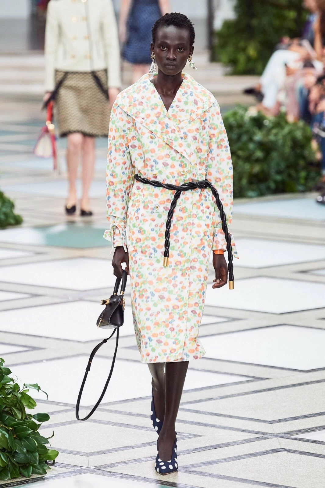 Trench coat in taffettà nuovo con etichette TORY BURCH RUNWAY confetti sbalzati taglia 8 prezzo al pubblico consigliato $998