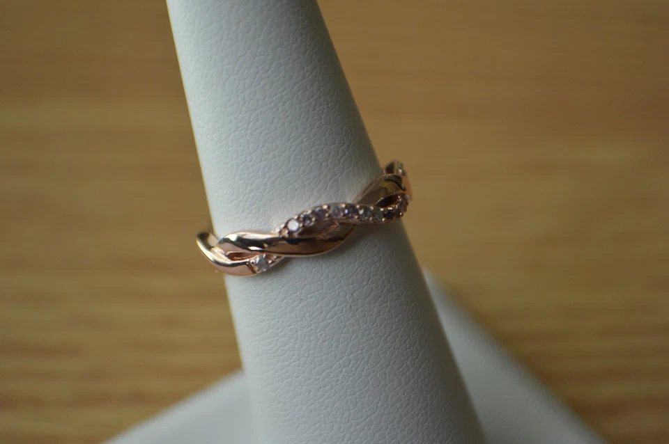 Кольцо с натуральным розовым бриллиантом 0,10 карата 14 карат RG и родием поверх стерлингового серебра размер 6 - Изображение 2 из 4