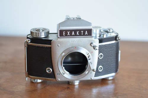Exakta Varex IIb Film Camera & 135mm Carl Zeiss Lens Boxed - Picture 4 of 15