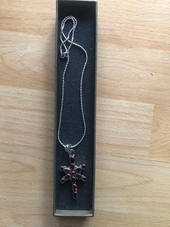 Collier in argento 925 anni '60 con croce circa 35gr argento e rubini - Immagine 3 di 4