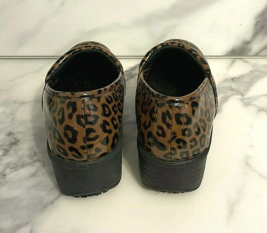 Zapatos antideslizantes Safe T Step para mujer talla 5 1/2 estampado de leopardo/guepardo Foto 4 de 4
