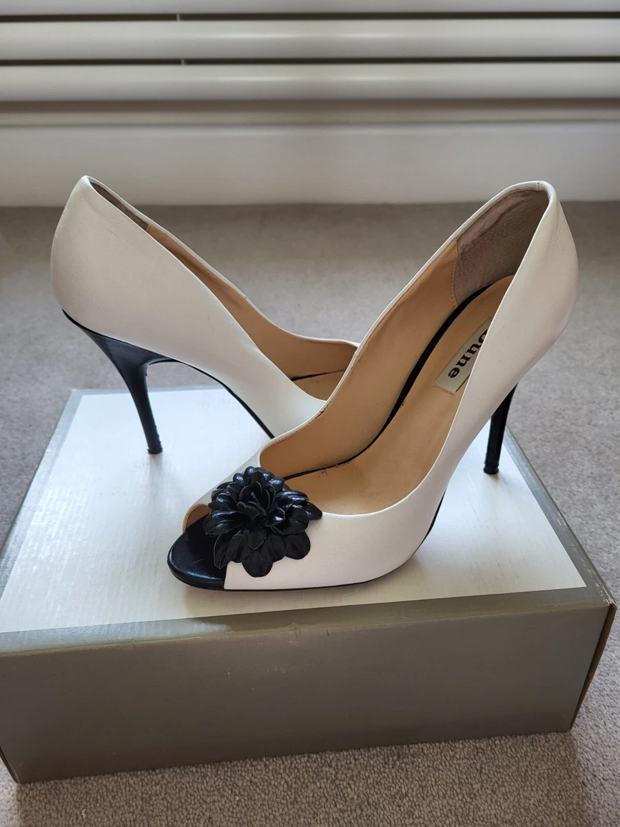 Dune top white pumps