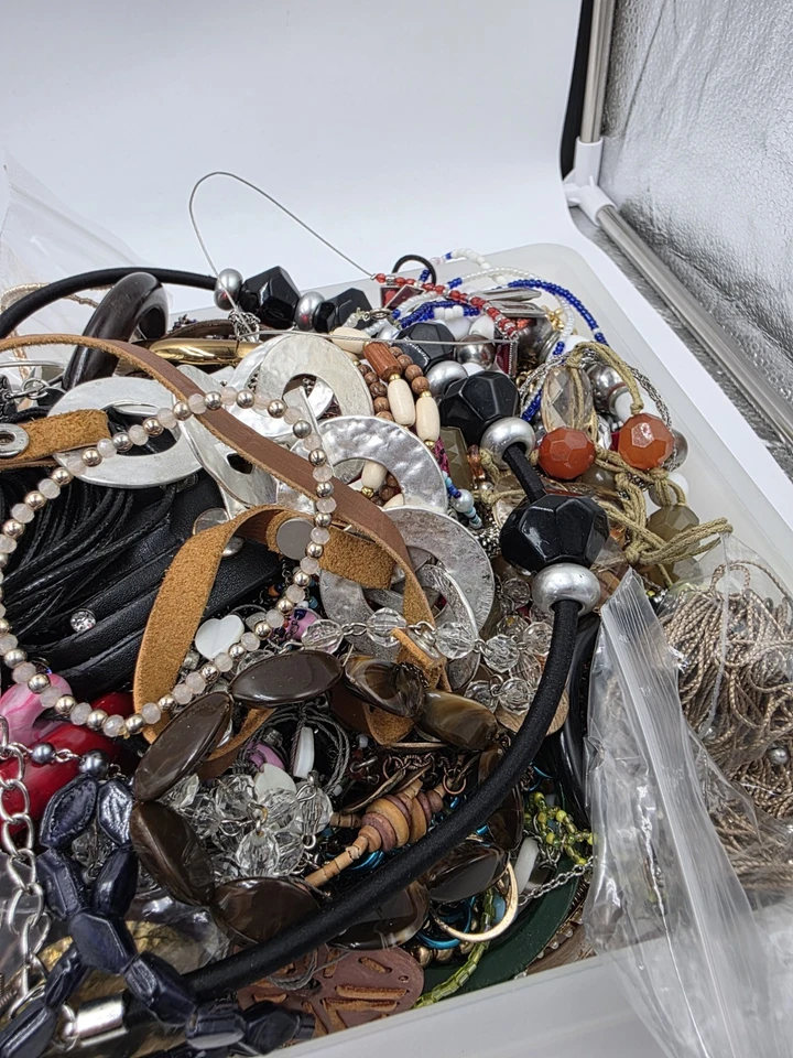 Huge Mixed Costume Jewelry Lot - Image 3 of 4