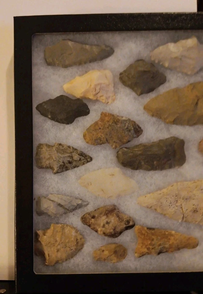 25 de mis artefactos indios favoritos. Una amplia gama de tipos de punta de flecha en pantalla C Foto 2 de 4