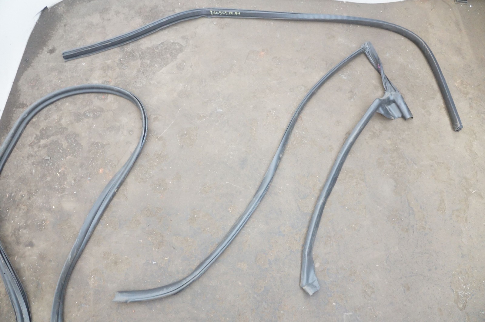 Aston Martin Vantage 2020 Front Right Seals Set