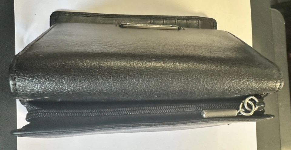 Kenneth Cole Reaction Blk Lady's Tri Fold Leather Wallet/Organizer with zipper - Image 3 of 4