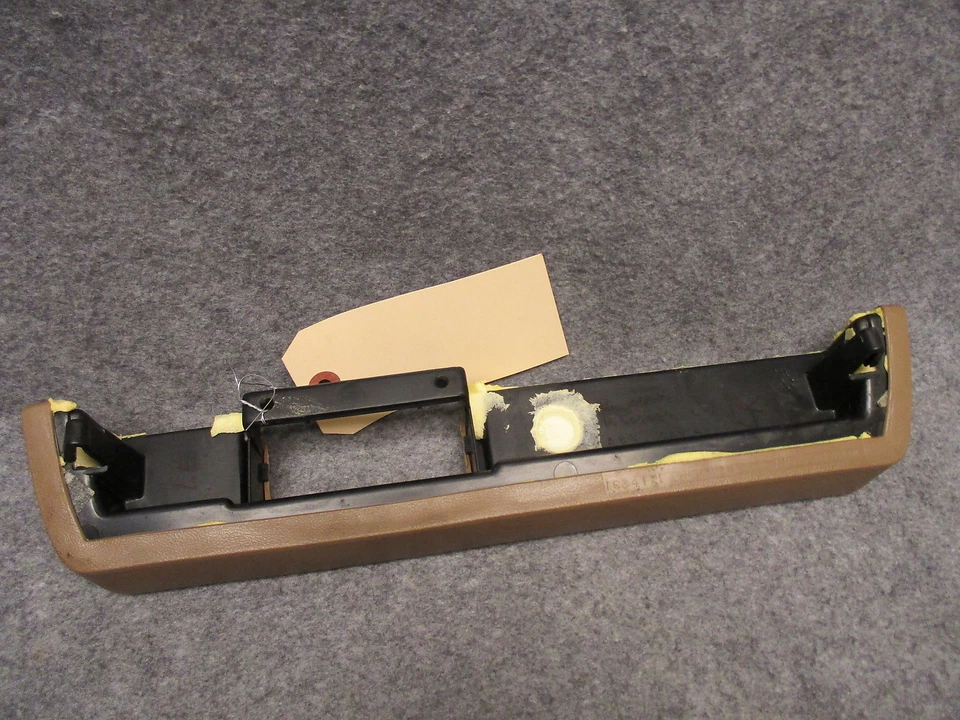 1995-1998 Chevy GMC Truck Ext Cab C/K 1500-3500 LH descanso de braço traseiro bronzeado fabricante de equipamento original 27614 - Imagem 3 de 3